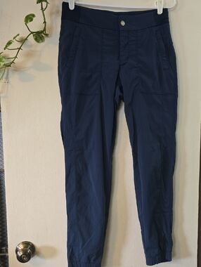 Athleta Navy Cropped Ankle Jogger Pants